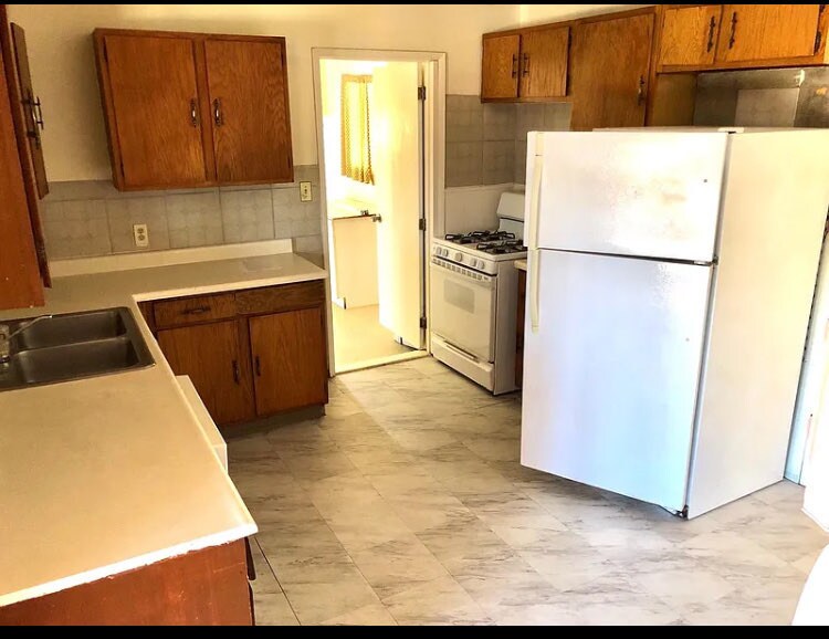 Building Photo - 4640 Clairemont Dr