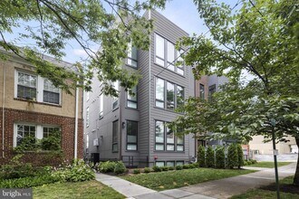 Building Photo - AVAILABLE NOW! Penthouse living in the hea...
