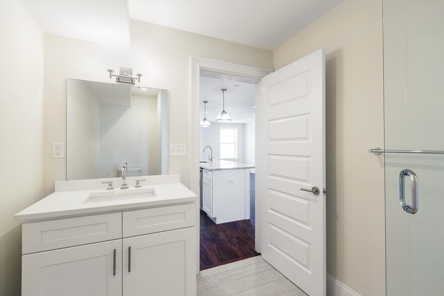 Building Photo - 1904 Washington St