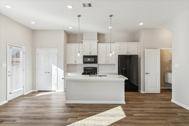 Building Photo - 8127 Esther Acres Ln