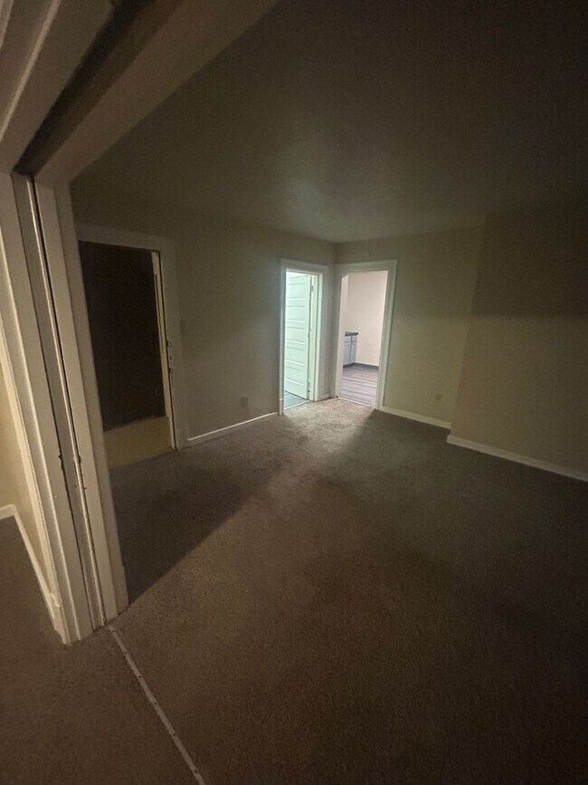 Building Photo - 44 Kendall Ave