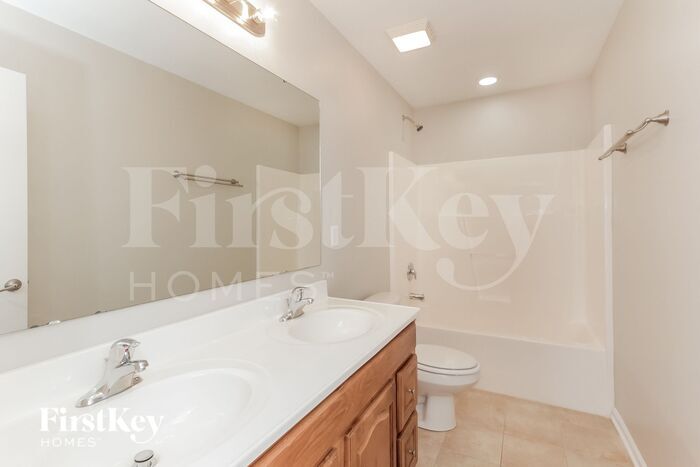 Building Photo - 111 N Cromwell Dr