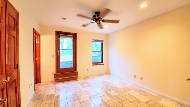 Building Photo - 129 Park Ave