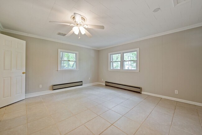 Building Photo - 2737 Dogwood Rd