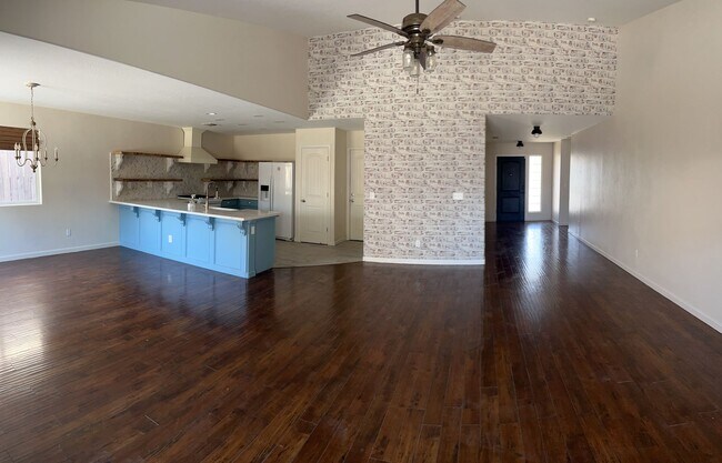 Building Photo - Beautiful  4-bedroom, 2-bathroom home in Fresno with Solar