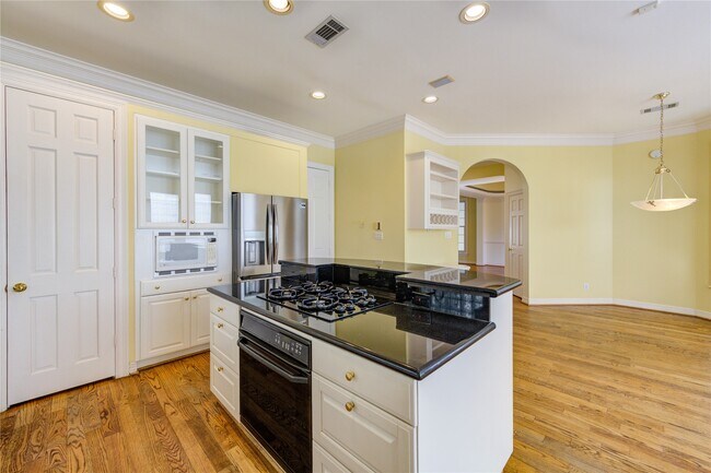 Building Photo - 2124 Nantucket Dr