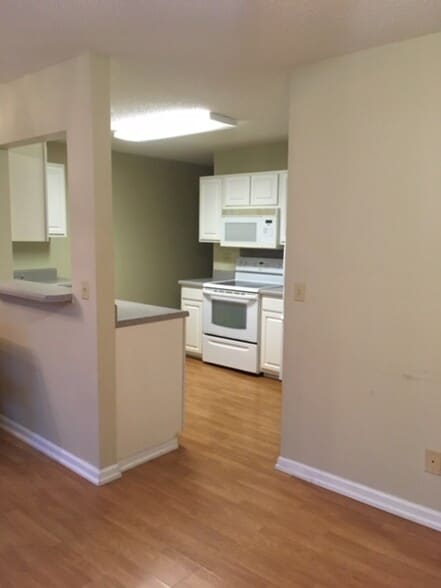 Building Photo - 119 W Carolina Ave