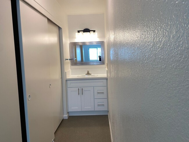 Building Photo - Renovated 2 Bedroom at La Tierra Gardens