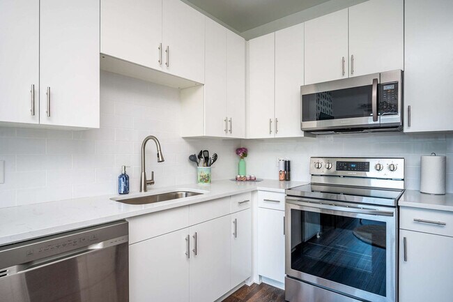 Building Photo - 542 Boulevard NE