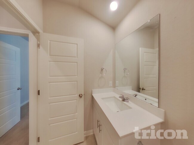 Building Photo - 13693 Paxton Blvd