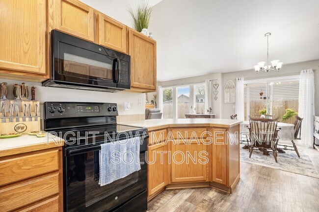 Building Photo - 10563 W Stonecrop Dr