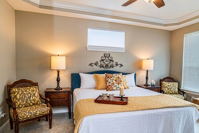 Building Photo - Spacious 4BR Retreat w/ Fenced Yard + Resort Amenities