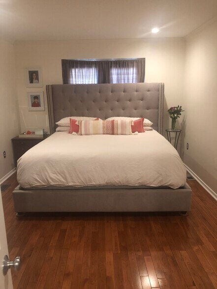Primary with king-sized bed - 330 Pemberton St
