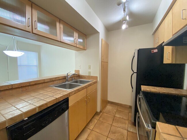 Building Photo - Beautiful Condo at The Reserve