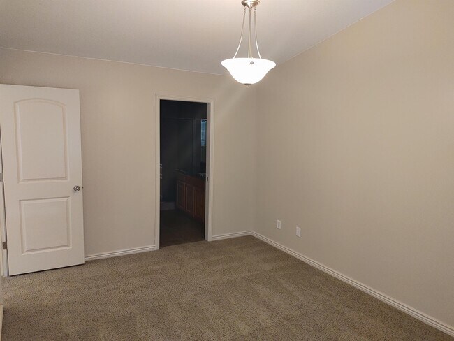 Building Photo - 104 Seminole Dr