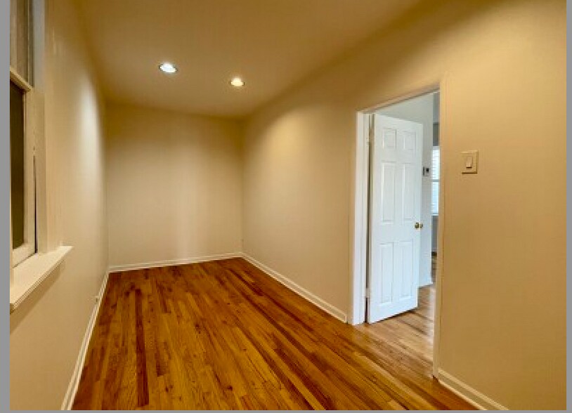 Building Photo - 2219 N Hoyne Ave