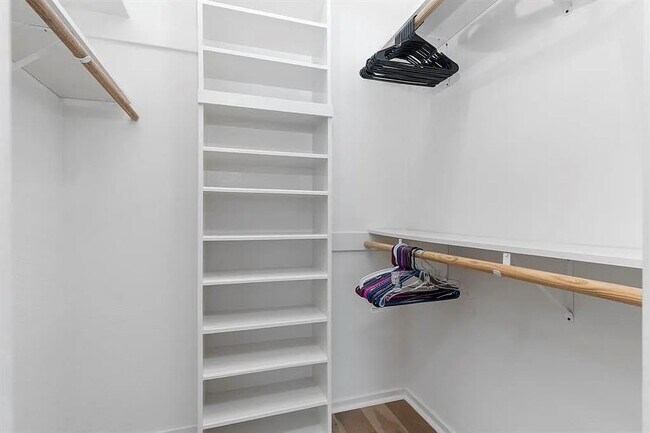 Building Photo - 1100 Augusta Dr