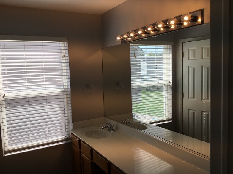 Building Photo - 2364 Chesapeake Bay