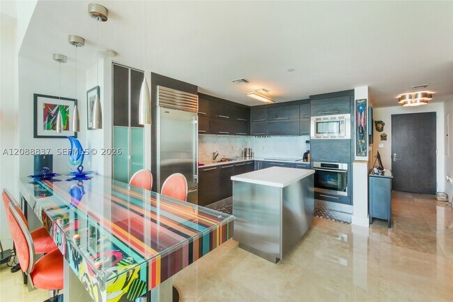 Building Photo - 900 Biscayne Blvd