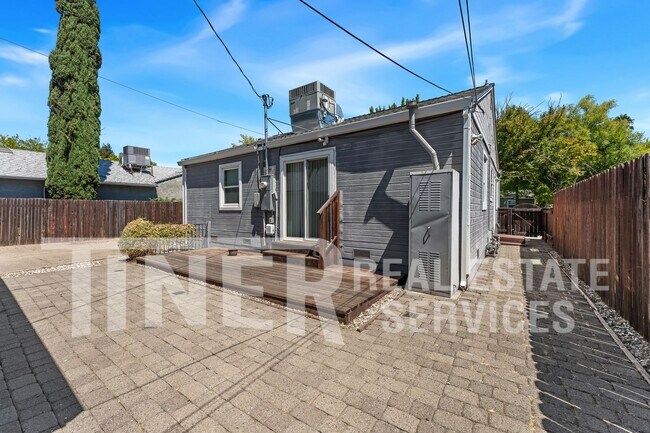 Building Photo - 650 Dittmar Way