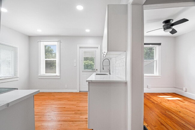 Building Photo - 4637 Alpine Ave