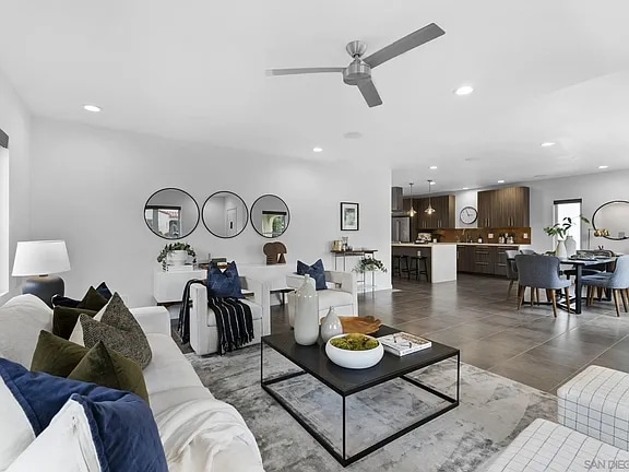 Building Photo - 4825 Biona Dr