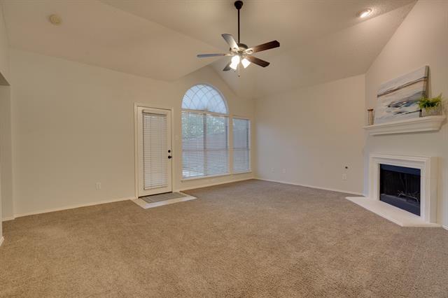Building Photo - 2320 Suntree Ln