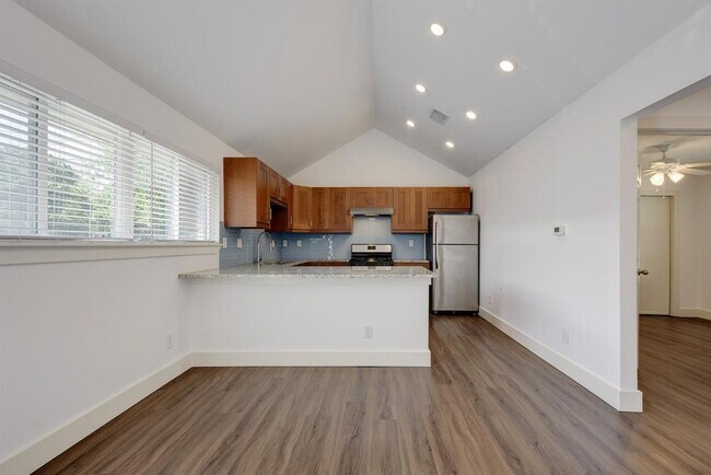 Building Photo - 1311 E 52nd St