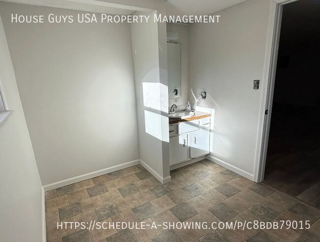 Building Photo - 2903 Tepee Ave