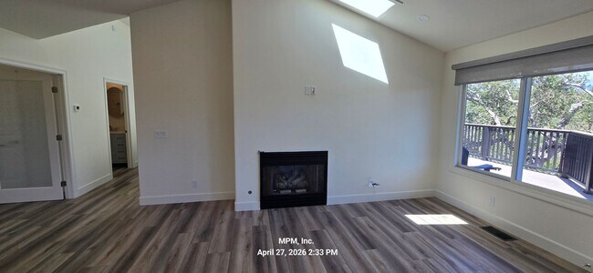 Building Photo - large custom home with peek a boo ocean views