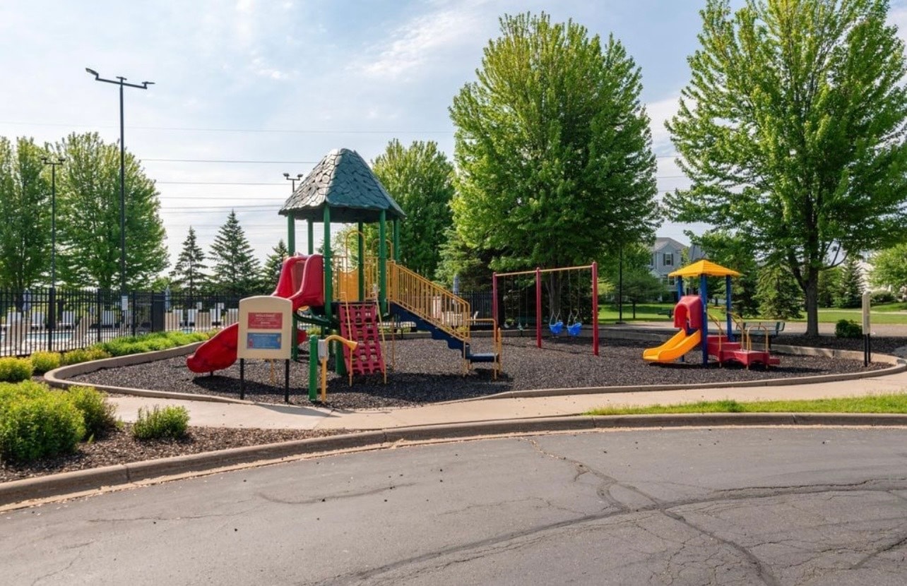 Building Photo - 5166 Fairpoint Dr N