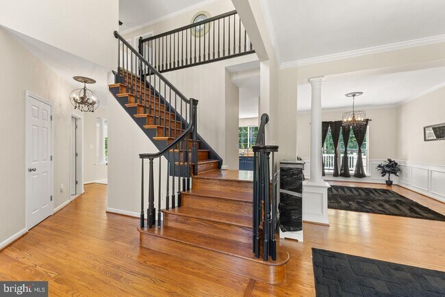 Building Photo - 9201 Golf Ct