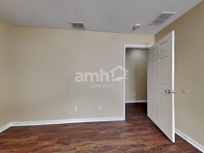 Building Photo - 2340 Norwood Pl