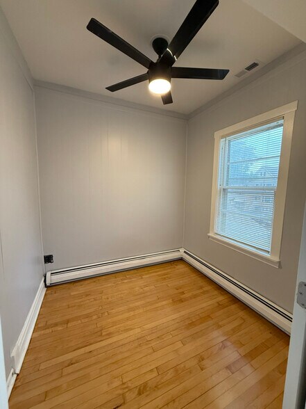 Building Photo - 2446 N Luna Ave
