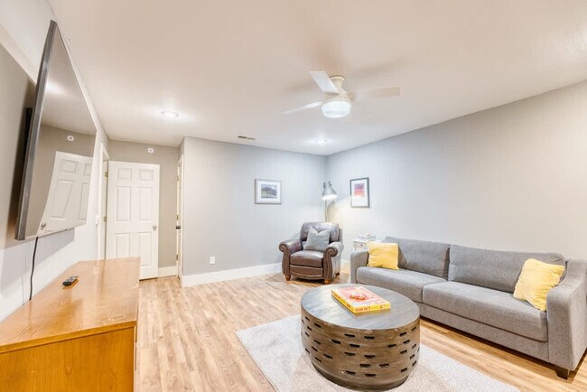 Building Photo - 1515 NW Bell Royal Ct