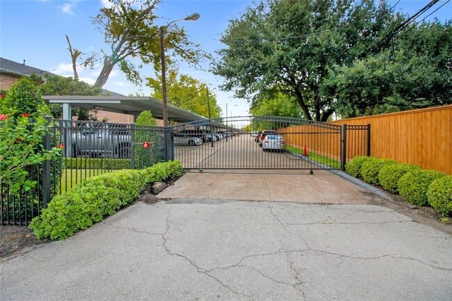 Building Photo - 8868 Kempwood Dr