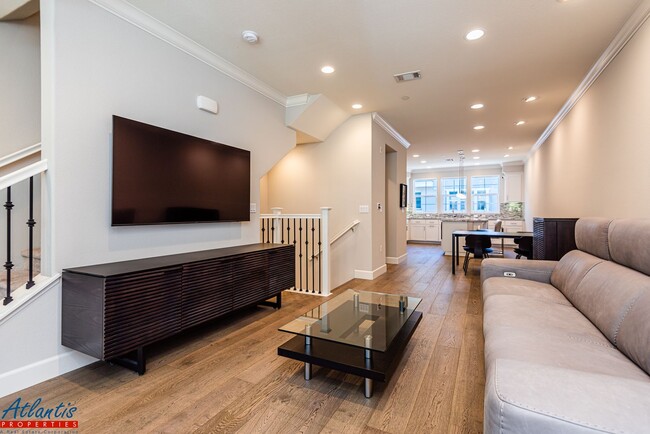 Building Photo - Gorgeous Condo | Premium Materials