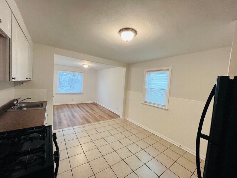 Building Photo - 4936 Hummelsheim Ave