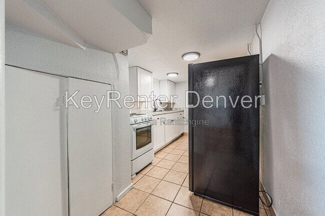 Building Photo - 929 5th St