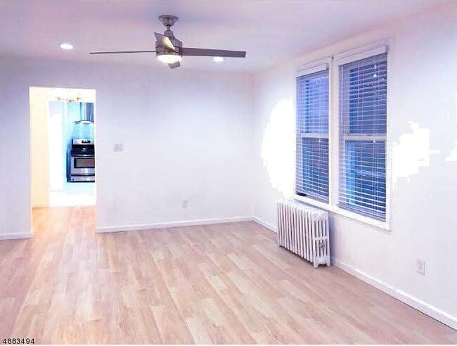 Building Photo - 588 Argyle Ave