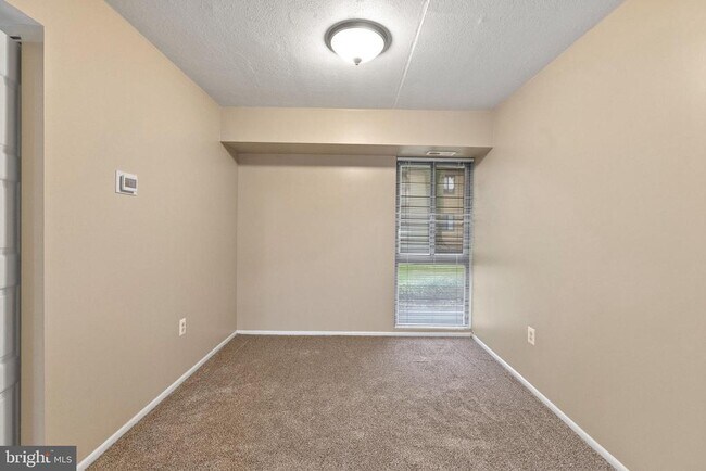 Building Photo - 211 James Ct