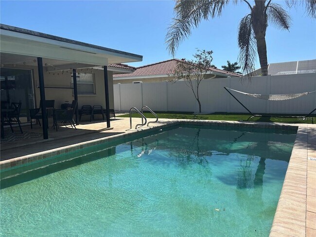 Building Photo - 2921 Captiva Dr