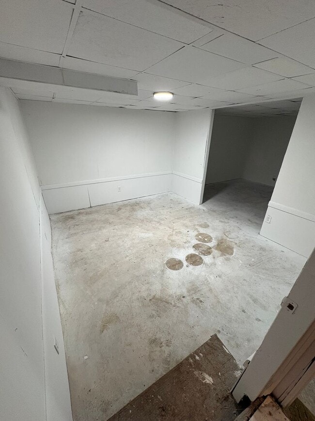 Building Photo - Spacious & Updated 4 Bedroom Home!