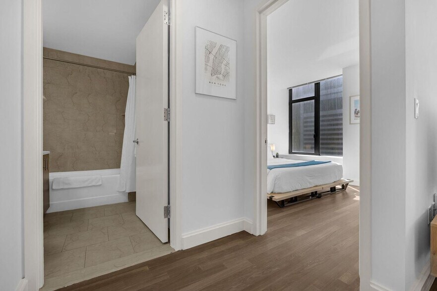 Building Photo - 10 Hanover Square