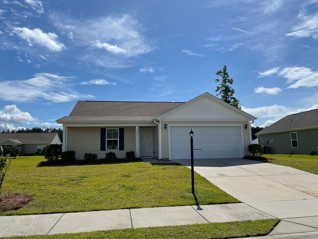 Building Photo - AVAILABLE SOON! Don't miss this Beautiful ...