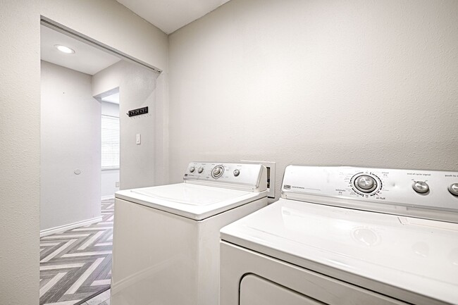 Building Photo - GEM!  Beautiful Upgrades & Move In Ready!