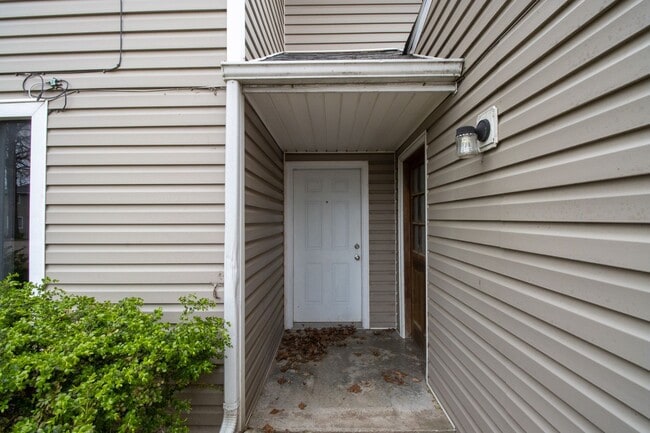 Building Photo - 3616-3618 Sugar Tree Lane