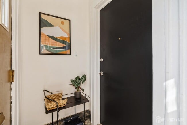 Building Photo - 41-43-43 Poe Ave