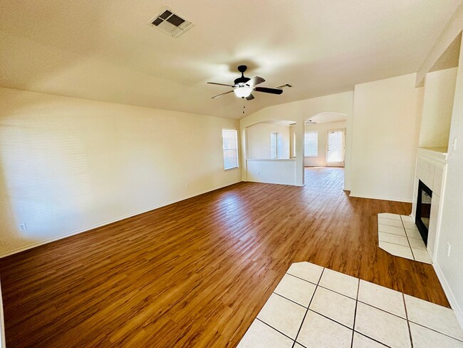 Building Photo - Check out this SWEET 4 bed/2 bath home!