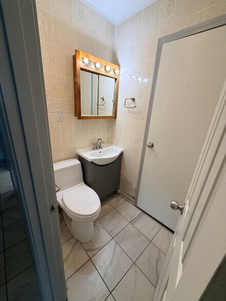 Bathroom 2 - 133 W Briarcliff Rd